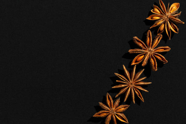 Anise stars texture pattern, above view close up flavor spices dried anise seeds on dark background, copyspace, still life with natural condiments, aromatic ingredient for cooking drink and food patrón de textura de estrellas de anís, vista de arriba, sabor de cerca, especias, semillas secas de anís sobre fondo oscuro, espacio de copia, naturaleza muerta con condimentos naturales, ingrediente aromático para cocinar, bebida y comida