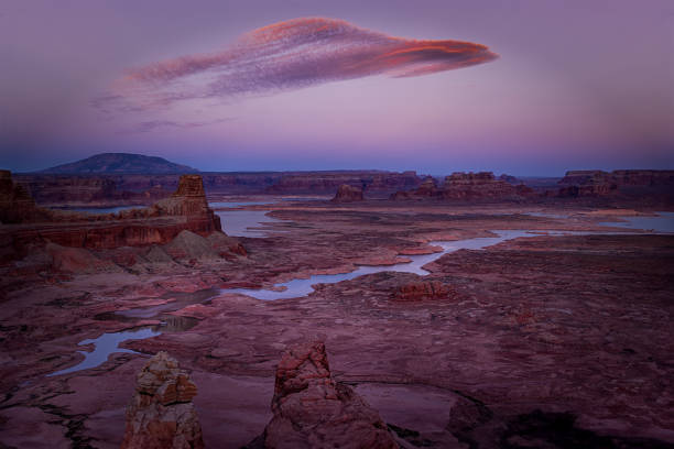 istock Sunset at Lake Powell 2167057799
