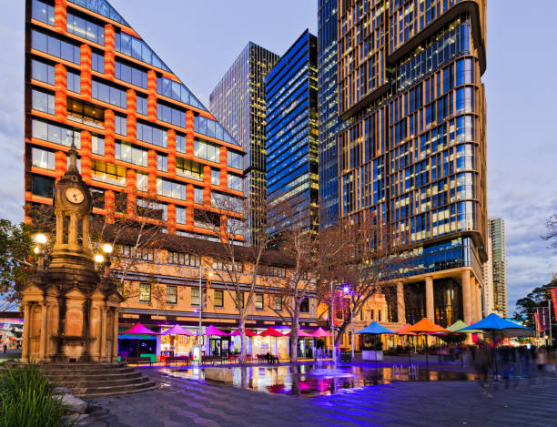Parra Clock Square Fount