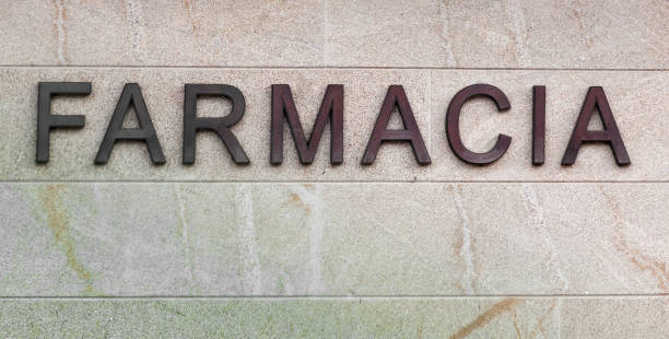 istock Pharmacy sign in spanish language. Stone facade 2167148577