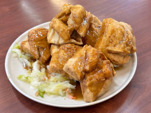 fried stinky tofu - tofu puant photos et images de collection
