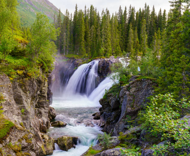 Rjukandefossen is a powerful and scenic waterfall located in Norway, known for its dramatic cascades, rugged cliffs, and stunning natural surroundings.
