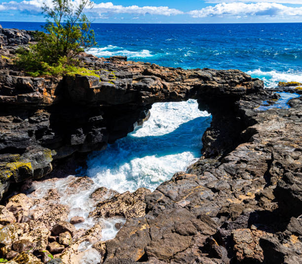 Makahuena Sea Arch on Keoneloa Bay