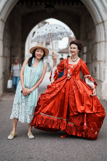 A tourist was taking photos with the model.