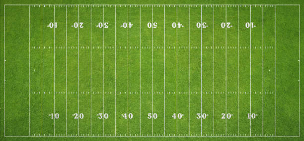 campo de grama de futebol americano, vista superior. - vista aérea - fotografias e filmes do acervo