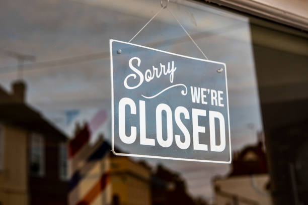 Closed sign in a shop window Closed sign hanging in the window of a small shop closed sign stock pictures, royalty-free photos & images