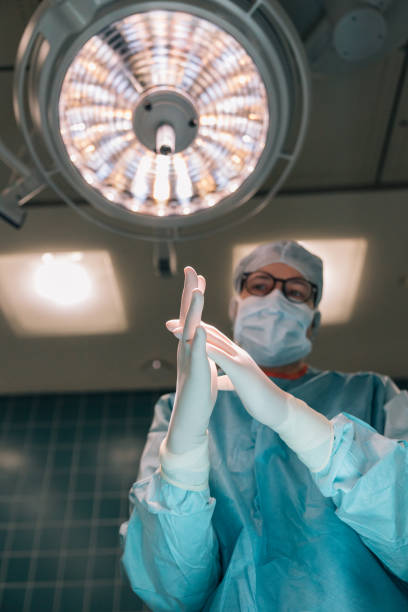 istock A surgeon in the operating room 2167595691