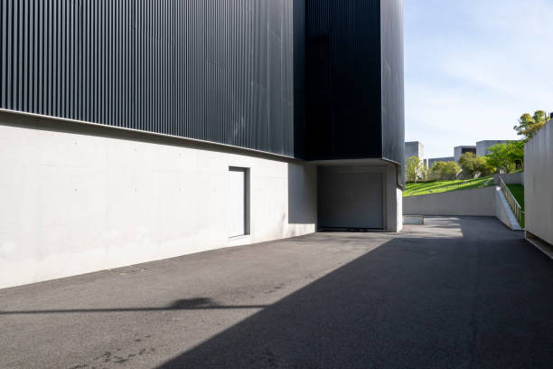 The gray concrete wall on the asphalt road