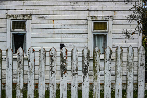 istock White picket fence and old White House 2167989795