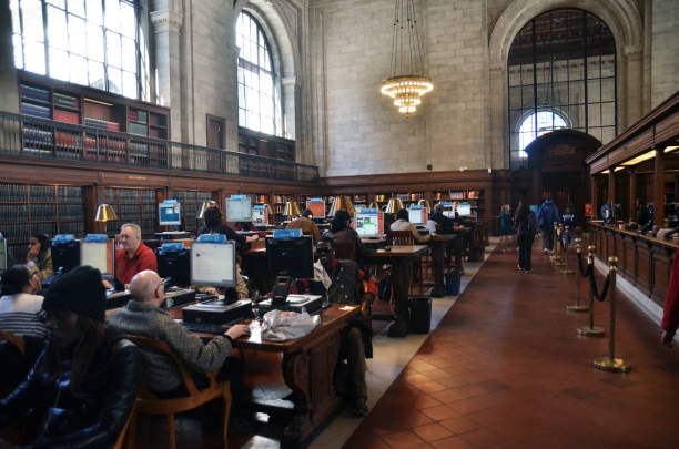 lesesaal der new york public library - öffentliche bibliothek stock-fotos und bilder