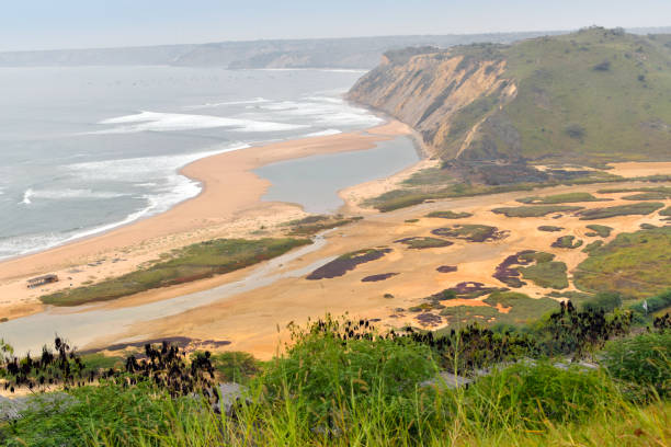 Caboledo, Luanda Province, Angola: Cape Ledo, looking north over Surfer's beach ('Praia dos Surfistas') - in 1648 a Portuguese arrived here from Brazil landed and recovered Angola for Portuguese rule, after seven years under Dutch rule - Quissama National Park - 'Cabo Ledo'