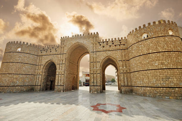 Baab Makkah at dusk, Jeddah Saudi Arabian landmark with three-arched gateway at start of road leading to Mecca, served as 16th century defense against Portuguese attack. jeddah stock pictures, royalty-free photos & images