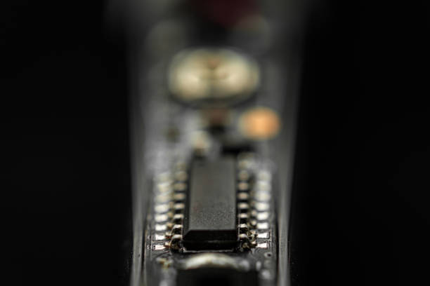 Automatic pressure calibrator with wires