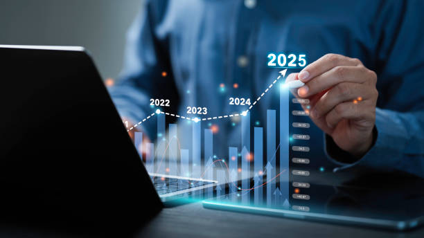 businessman analiza el gráfico de tendencia de crecimiento del mercado en 2025 y planea el crecimiento del negocio y el aumento de las ganancias en el año 2025. planificar las finanzas de la empresa - cifra de negocios fotografías e imágenes de stock