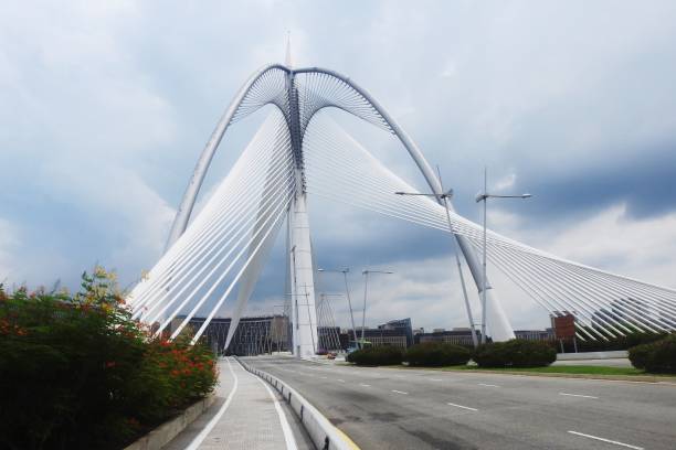 istock Seri Wawasan Bridge, Putrajaya, Malaysia 2168834127