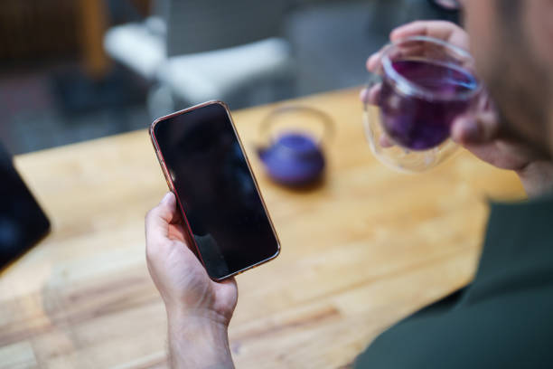 customer point of view to a mobile phone screen.