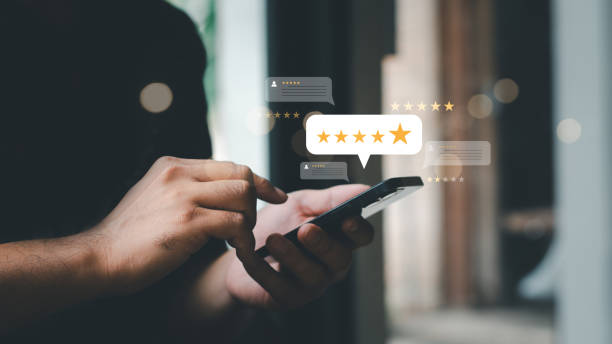 Customer review satisfaction feedback survey concept, User give rating to service experience on online application, 5-star satisfaction, customer evaluation product service quality, good quality most. concepto de encuesta de retroalimentación de satisfacción del cliente, el usuario califica la experiencia de servicio en la aplicación en línea, satisfacción de 5 estrellas, evaluación del cliente, calidad del servicio del producto, buena calidad má