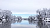 malerischer-blick-auf-den-schneebedeckten-see.jpg?b=1&s=170x170&k=20&c=WyhVsIlZ3yuB0QZ1wg1j_FlxXDy6E-obGmmySkCqf6A=
