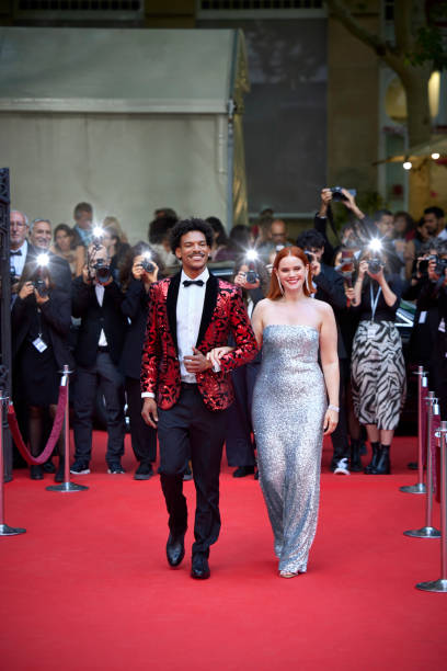 Actors walking with arm in arm at premier