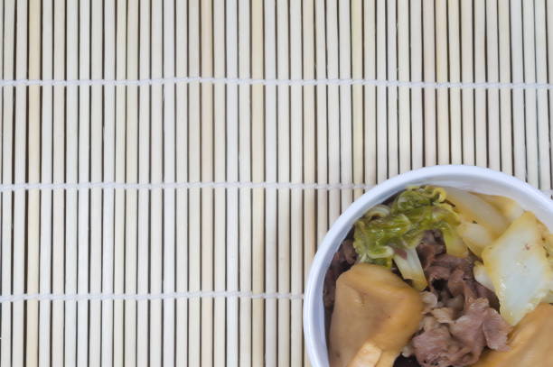 Sukiyaki is an easy-to-use ingredient. Sukiyaki is a common Japanese dish. Contains various ingredients.