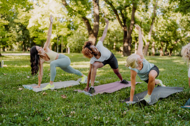 yoga time - ヨガ ストックフォトと画像