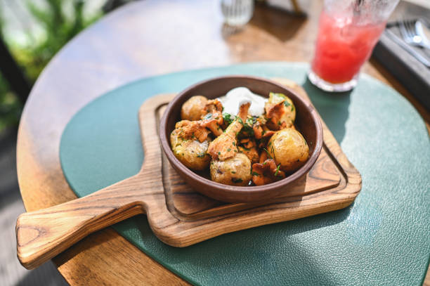 Dinner with potatoes and chanterelle food.