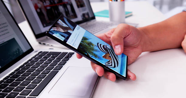 Online Social Website Content On Phone