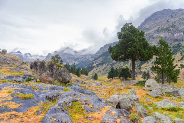 istock mountains on a cloudy day Pirineos 2169536980