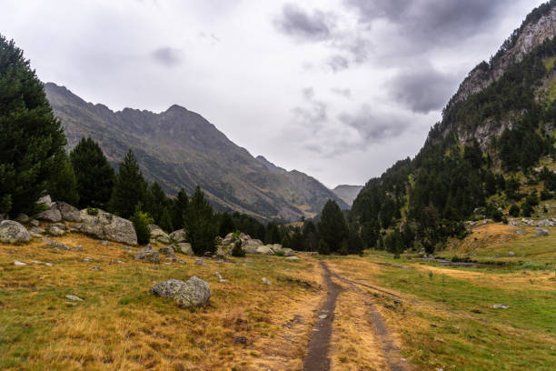 istock mountains on a cloudy day Pirineos 2169536997