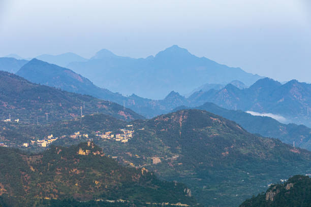 The mountains in the morning are like a fairyland