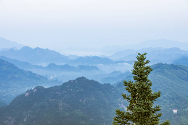 The mountains in the morning are like a fairyland