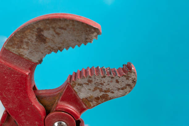 Adjustable wrench, versatile tool for turning nuts, bolts and other components, multipurpose tool essential for mechanics, construction and maintenance tasks