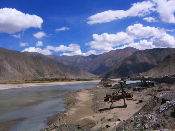 Yarlung Tsangpo River near Shigatse, Tibet, China