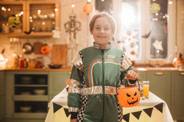 istock Halloween party at home 2170023033