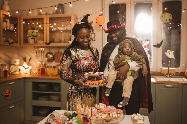 istock Halloween party at home 2170023216