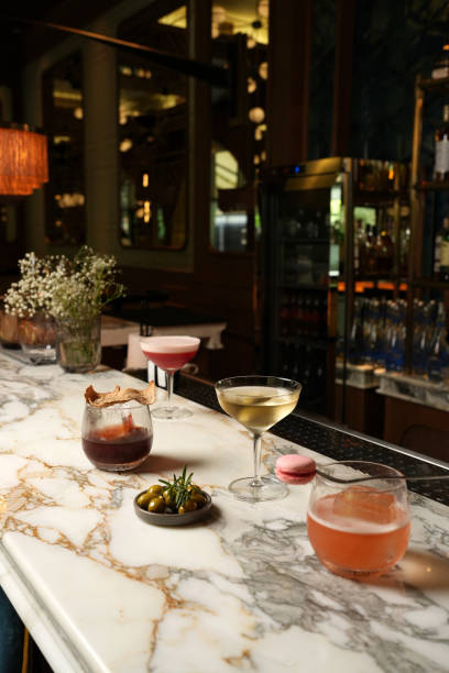 set of various cocktails on bar counter. assortment of alcoholic cocktails on restaurant bar - cocktailfeest-fotos stockfoto's en -beelden