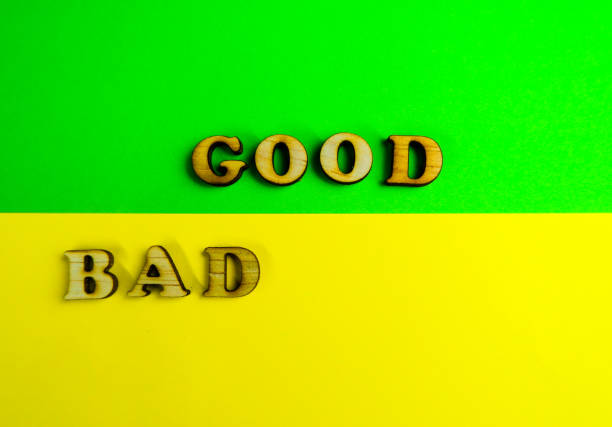 Wooden letters text GOOD BAD on colorful background. Motivational Words Quotes Concept. copy space, banner Top view Flat lay seasonal sale, retail, shopping concept. Black friday sale. letras de madera con el texto good bad sobre fondo colorido. concepto de citas de palabras motivacionales. espacio de copia, banner vista superior venta de temporada de posición plana, venta al por menor, concepto de compras. rebajas de black friday.