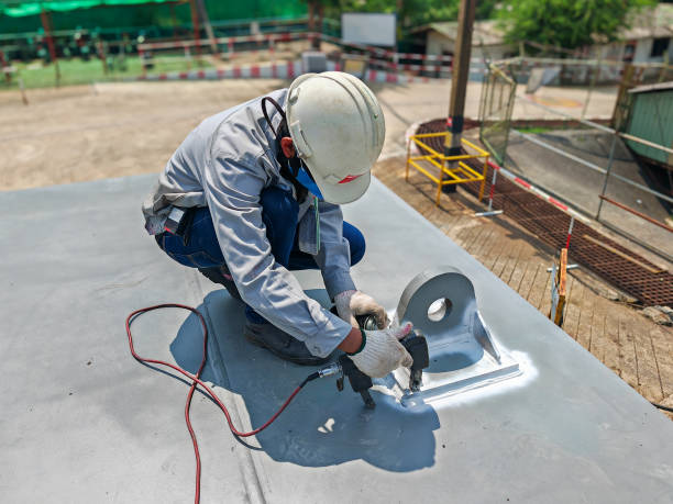 Defects Inspection on Welded Lifting Lug with Process Magnetic Particle Testing(MT) of Non-Destructive Testing(NDT) at an industrial factory. Defects Inspection on Welded Lifting Lug with Process Magnetic Particle Testing(MT) of Non-Destructive Testing(NDT) at an industrial factory. magnetic-particle stock pictures, royalty-free photos & images
