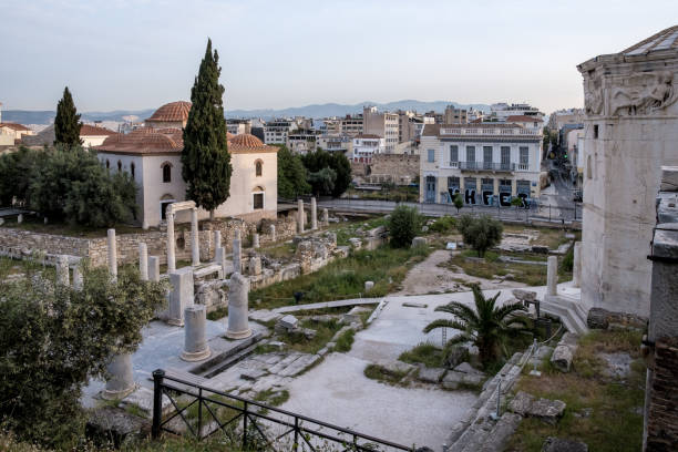 Sunrise view of the Roman Agora in Athens, Greece Sunrise view of the Roman Agora in Athens' Old Town, a significant archaeological site made of ancient ruins and open spaces, with the Acropolis towering in the background. Located north of the Acropolis and east of the Ancient Agora, the Roman Agora served as a bustling center of public life in ancient Athens, featuring a mix of marketplaces, public buildings, and temples. nike air photos stock pictures, royalty-free photos & images