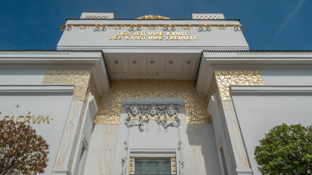 One central desideratum discussed in the very first assembly of the Association of Austrian Visual Artists Vienna Secession was the erection of a dedicated exhibition building. The members commissioned the architect Joseph Maria Olbrich—an associate in Otto Wagner’s architecture studio, he was barely thirty years old at the time—to design the building, which would become a key work of Viennese Art Nouveau.