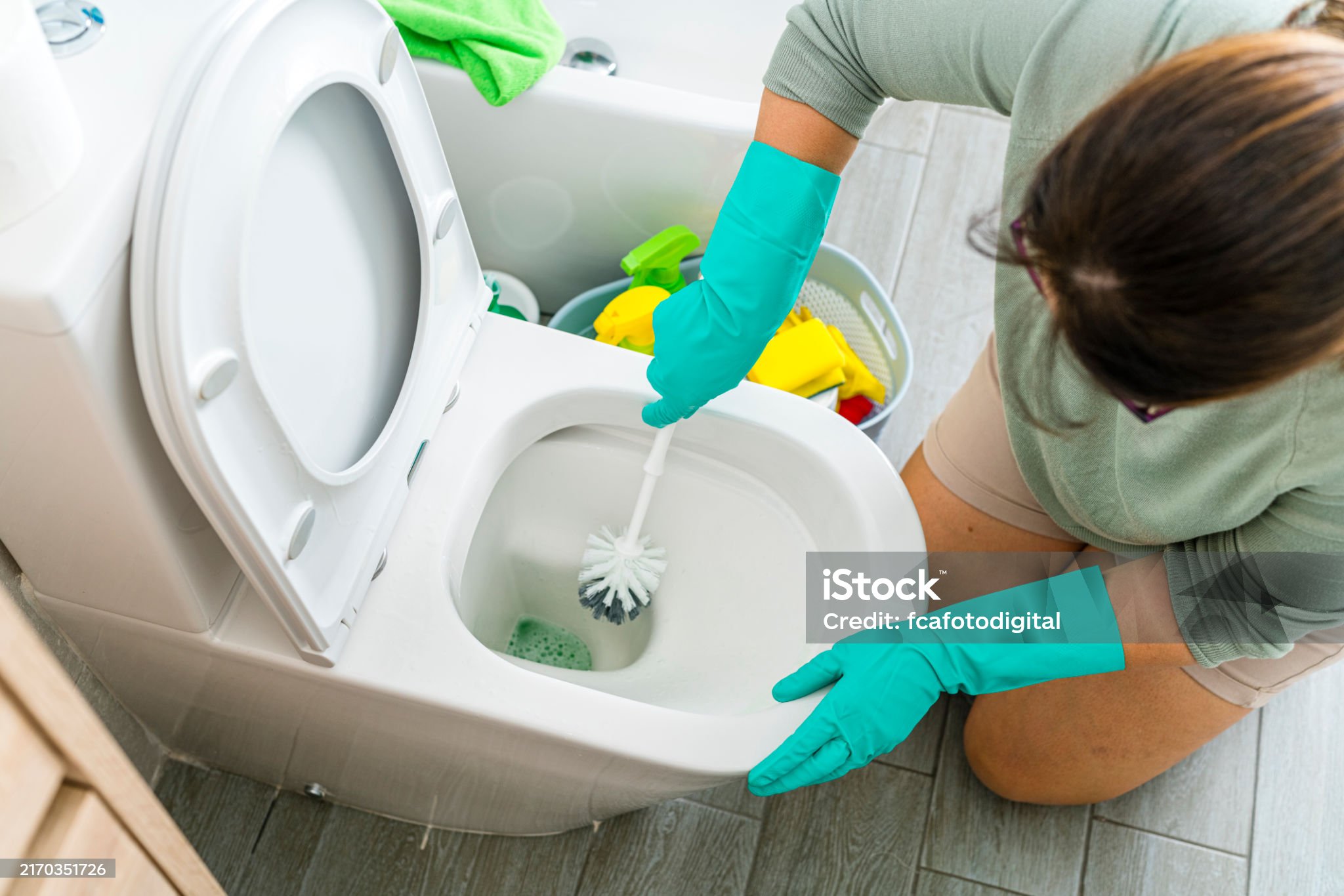 Kako brzo i jeftino očistiti WC šolju: Vodoinstalater otkrio efikasan trik za blistavo kupatilo Kako brzo i jeftino očistiti WC šolju: Vodoinstalater otkrio efikasan trik za blistavo kupatilo
