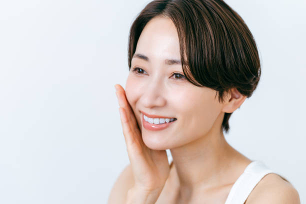 istock Esthetician middle-aged woman 2170646222