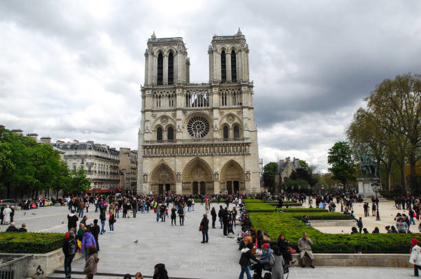 Image of the facade of Notre Dame in Paris
