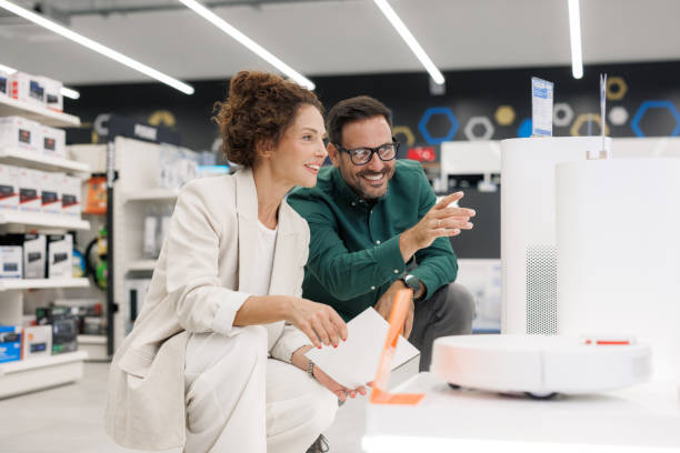istock Happy Couple Choosing Electronics in a Contemporary Store 2171051969