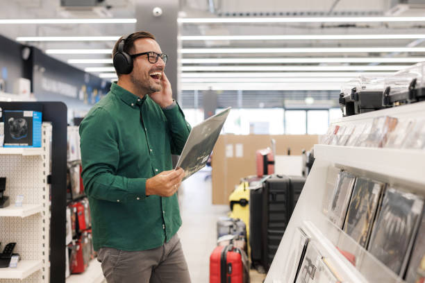 istock A music lover experiencing vinyl records 2171052023