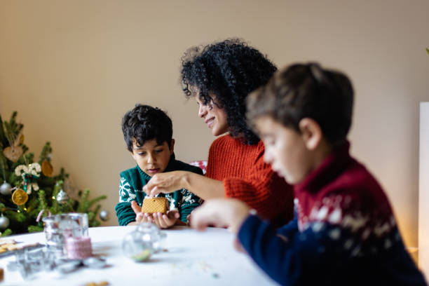 istock Family Decorating Christmas Cookies 2171096594