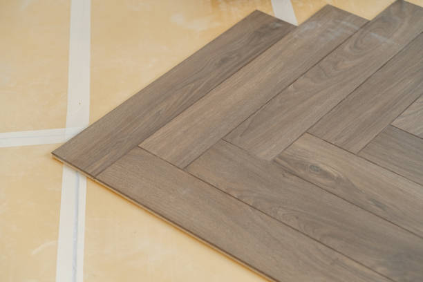 istock Professional laminate flooring installation in a bright apartment interior. 2171129337