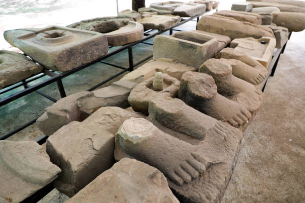 Sri Thep, an ancient city on the Southeast Asian network, demonstrates the wisdom of selecting a location that serves as a link between cultural diffusion and trade within and between regions.