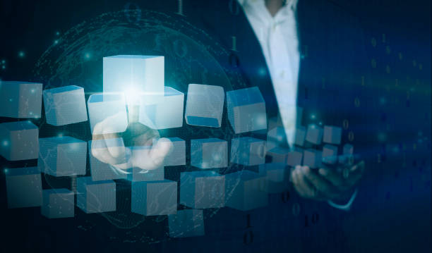 Businessmen are tapping into smart contracts and conducting cryptocurrency transactions with blockchain technology. Transactions are secure, verifiable, transparent, and decentralized, and data cannot be modified or deleted. los empresarios están aprovechando los contratos inteligentes y realizando transacciones de criptomonedas con la tecnología blockchain. las transacciones son seguras, verificables, transparentes y descentralizadas, y los datos no se pueden modificar ni e