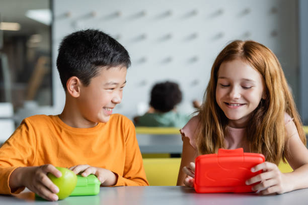 Schoolchildren enjoy reusable lunchboxes while embracing sustainability at lunchtime